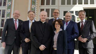 v.l.: Präsident Berthold Schröder (HWK Dortmund), Präsident Hans Hund (HWK Münster), Bischof Franz Overbeck, Akademiedirektor Dr. Michael Schlagheck, stv. Akademiedirektorin Dr. Judith Wolf (beide Katholische Akademie Die Wolfsburg), Präsident Prof. Dr. Michael Schmidt (Leibniz Institut) und Präsident Andreas Ehlert (HWK Düsseldorf)